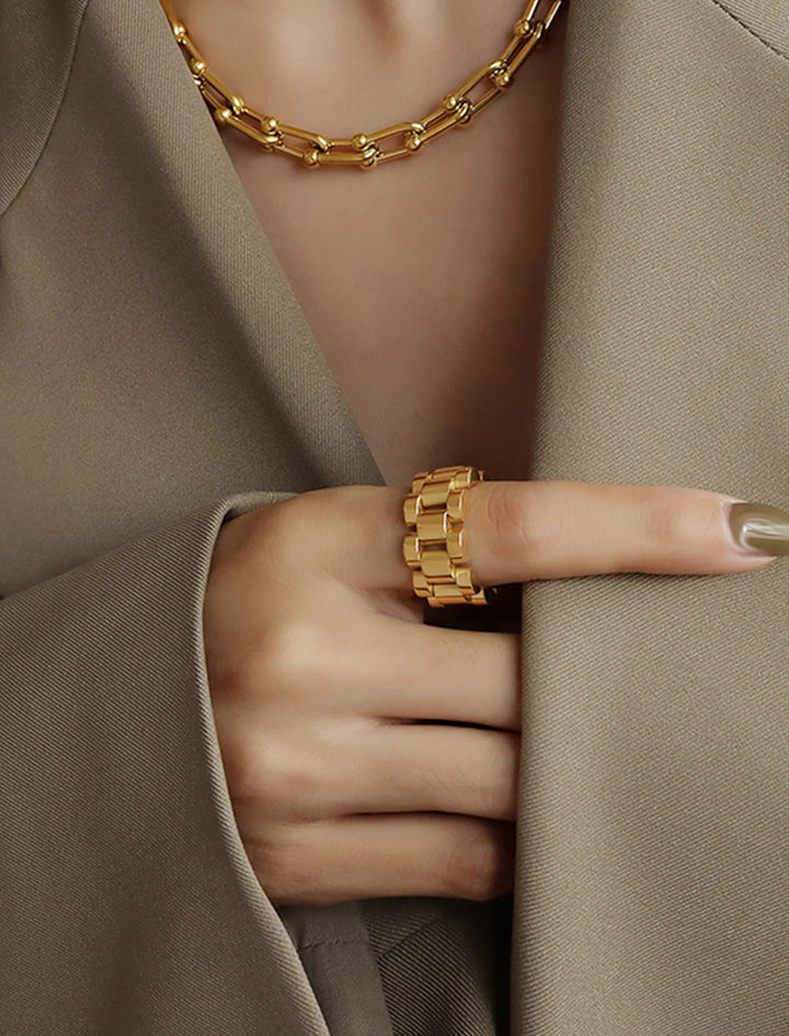 SECRET HOLDS RING