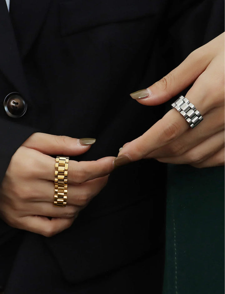 SECRET HOLDS RING
