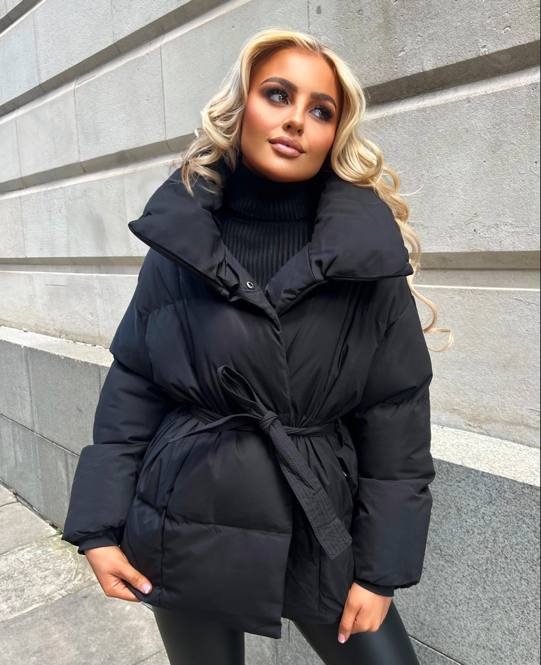 SOPHIE SHORT BELTED PADDED DUVET COAT - BLACK